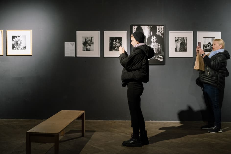 відкриття фотовиставки підсвідоме від MYPH У Порохова вежа у Львові