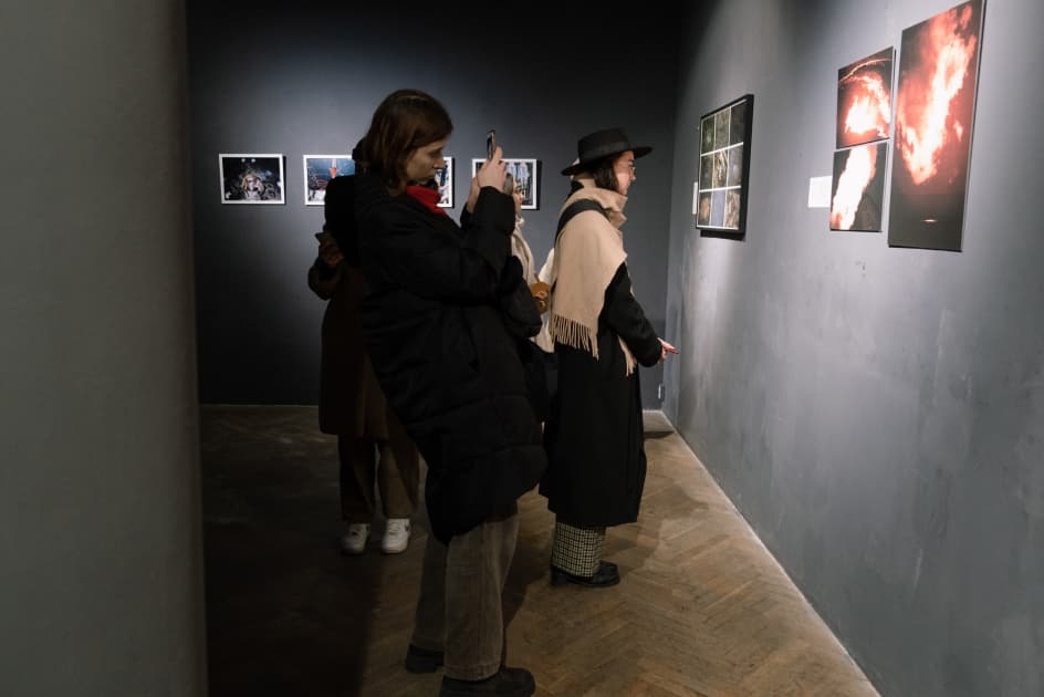 відкриття фотовиставки підсвідоме від MYPH У Порохова вежа у Львові