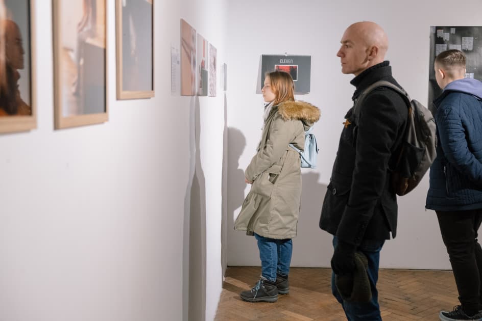 відкриття фотовиставки підсвідоме від MYPH У Порохова вежа у Львові