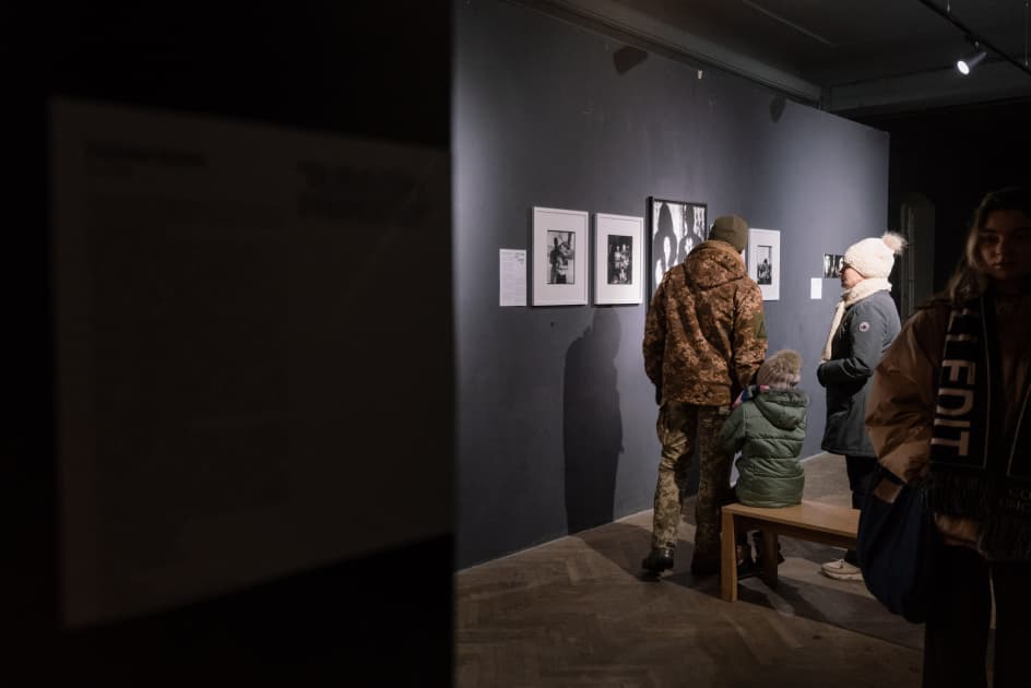 відкриття фотовиставки підсвідоме від MYPH У Порохова вежа у Львові