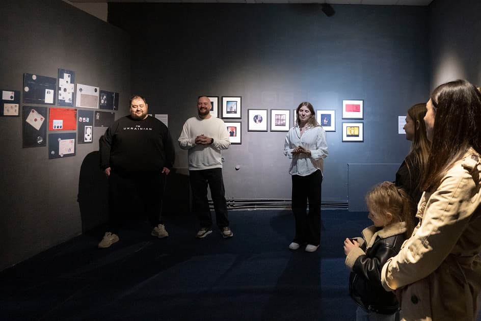 Виставка переможниць та переможців конкурсу MYPH PHOTOGRAPHY PRIZE 2024 в Асортиментній Кімнаті