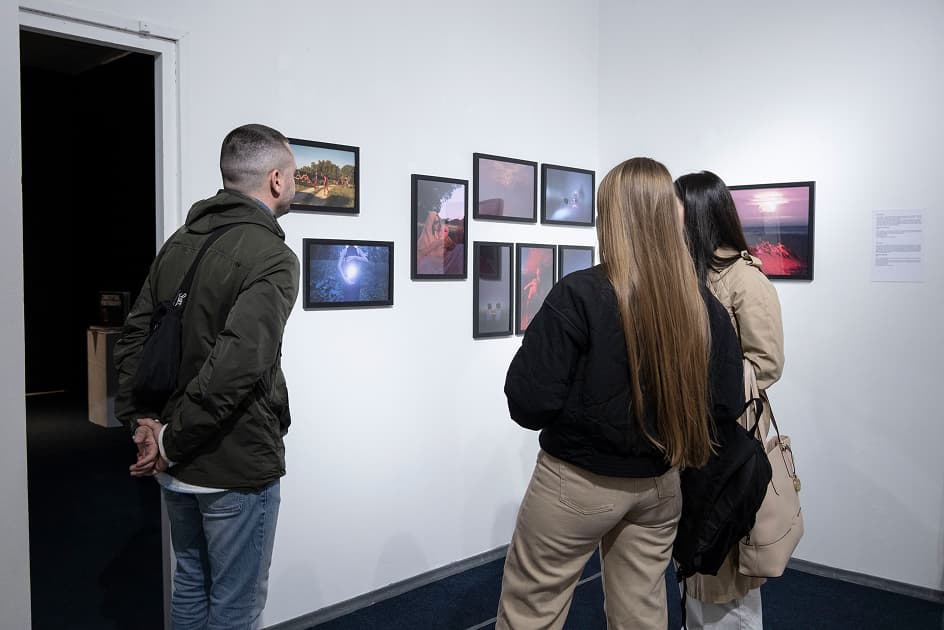 Виставка переможниць та переможців конкурсу MYPH PHOTOGRAPHY PRIZE 2024 в Асортиментній Кімнаті