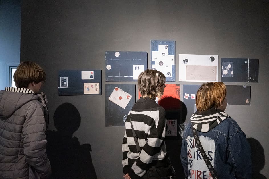 Виставка переможниць та переможців конкурсу MYPH PHOTOGRAPHY PRIZE 2024 в Асортиментній Кімнаті