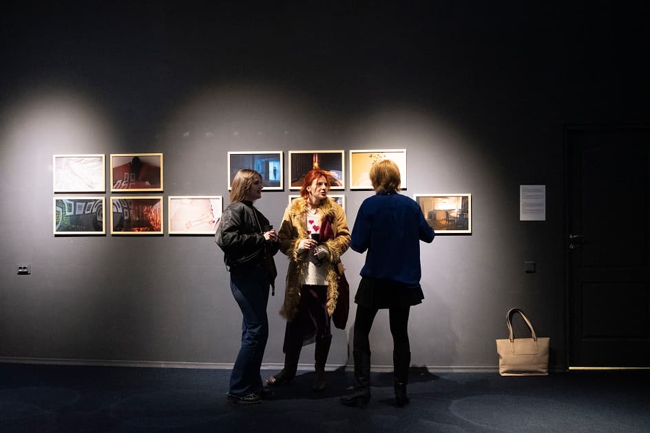 Виставка переможниць та переможців конкурсу MYPH PHOTOGRAPHY PRIZE 2024 в Асортиментній Кімнаті