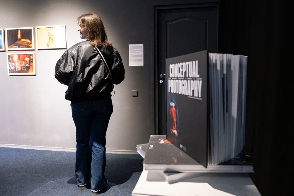 Виставка переможниць та переможців конкурсу MYPH PHOTOGRAPHY PRIZE 2024 в Асортиментній Кімнаті