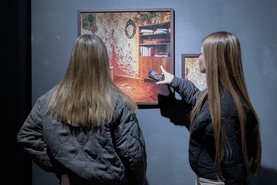 Виставка переможниць та переможців конкурсу MYPH PHOTOGRAPHY PRIZE 2024 в Асортиментній Кімнаті