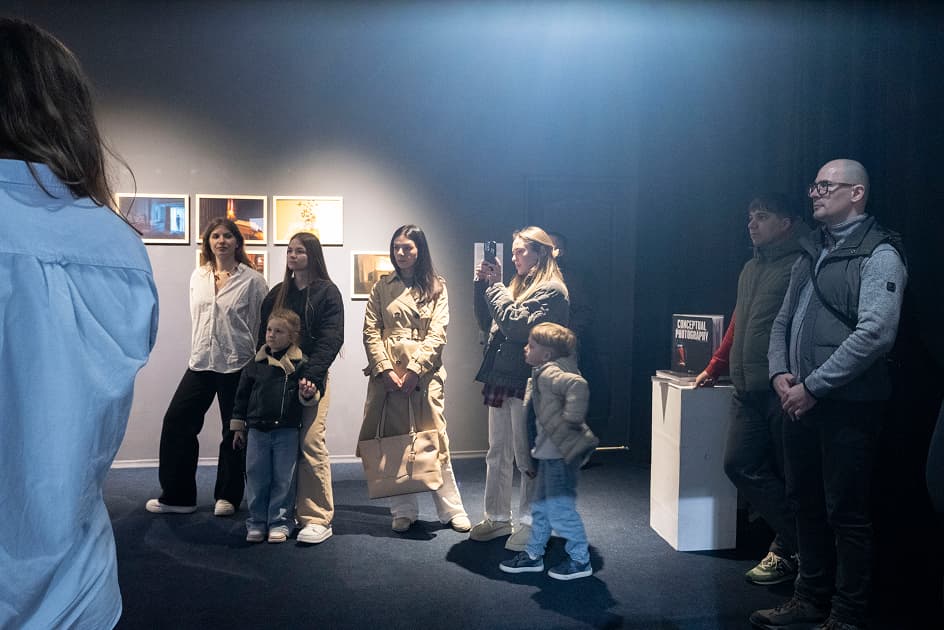 Виставка переможниць та переможців конкурсу MYPH PHOTOGRAPHY PRIZE 2024 в Асортиментній Кімнаті