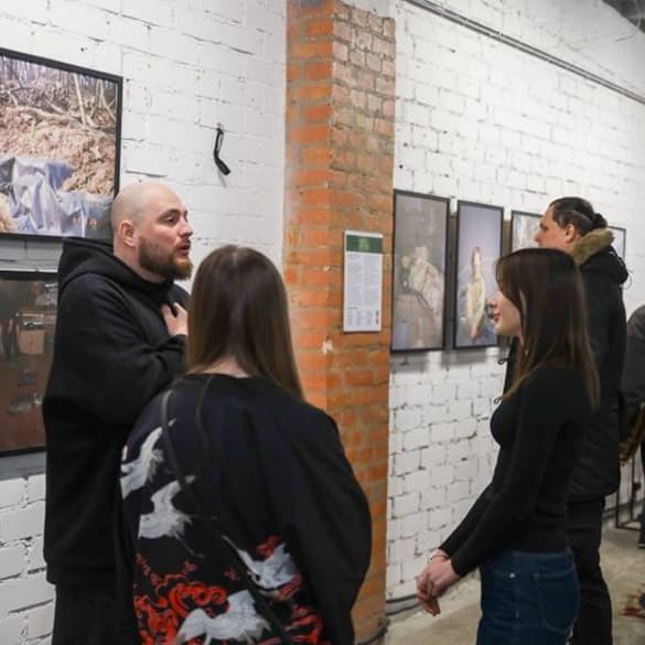 «Плівки з передової»: у черкаській артгалереї Склад№5 вперше в Україні представили документально-художній проєкт